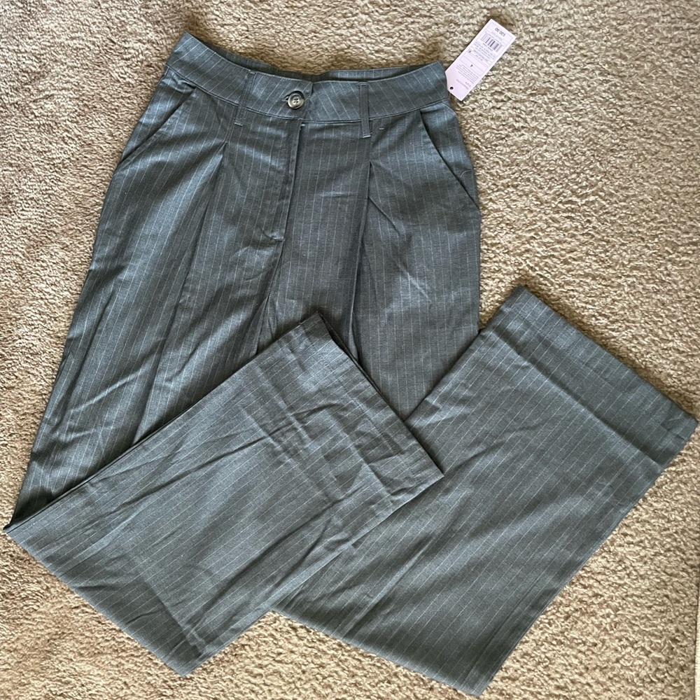 NWT Wild Fable Dress Pant Trouser / gray pinstripe / size 4 / 31in inseam